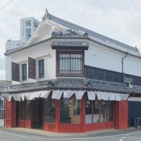 八女市本町の賃貸物件/角地にあってこの佇まい。商人型の居蔵としての歴史を持っています。