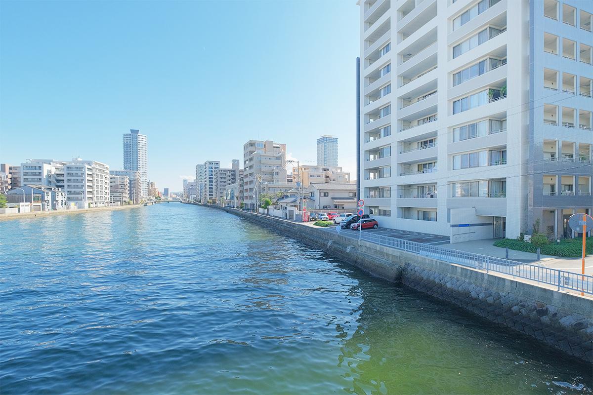 福岡市早良区西新の賃貸物件/川との距離感はご覧の通り
