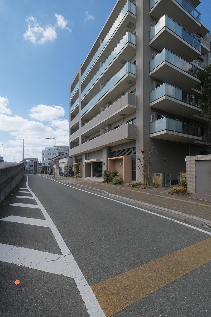 春日市春日原北町の売買物件/外観は築浅感があり好印象。目の前にバイパスですが、音はさほど気にならず。