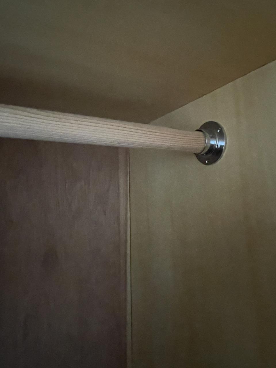 福岡市早良区 西新の賃貸物件/そうそう、クローゼットのポールまで杉なんです。すてき〜。