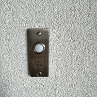 福岡市早良区 西新の賃貸物件/玄関チャイム。可愛すぎる。押さずに、思わず写真撮っちゃうかも。