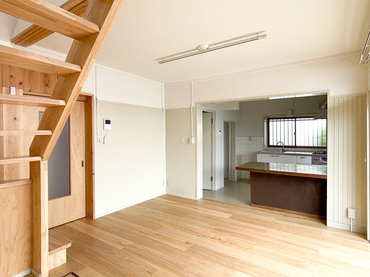 福岡市南区南大橋の賃貸物件/リビング奥はキッチンになります。