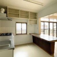 福岡市南区南大橋の賃貸物件/カウンターに椅子置いてこのままテーブルとして使って良さそう。