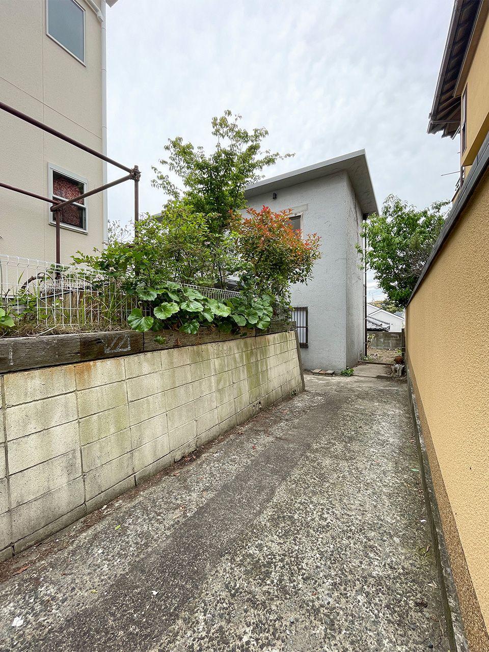 福岡市南区南大橋の賃貸物件/旗竿地になります。奥が物件。