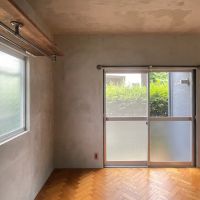 福岡市中央区警固の賃貸物件/窓からは垣の緑がみえます。