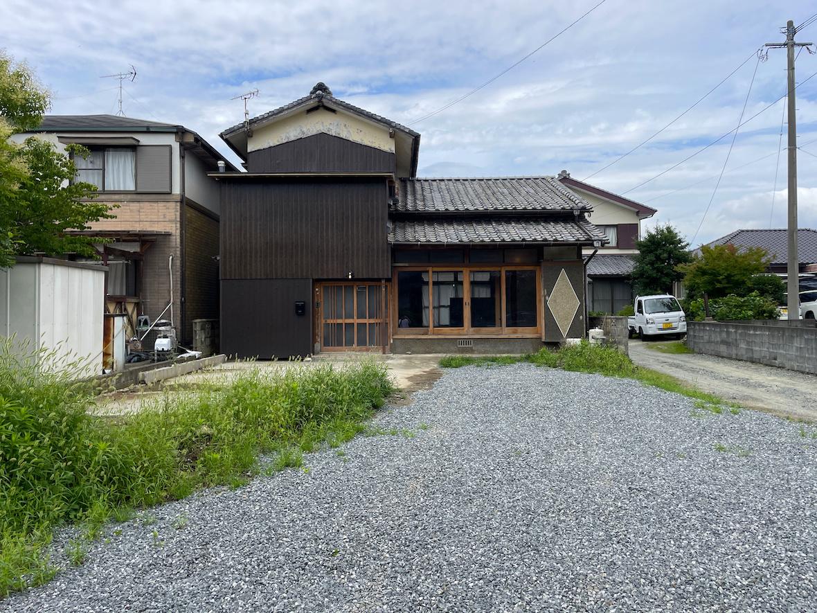 久留米市大橋町の売買物件/敷地は広く車はもちろん。お好きにどうぞ。