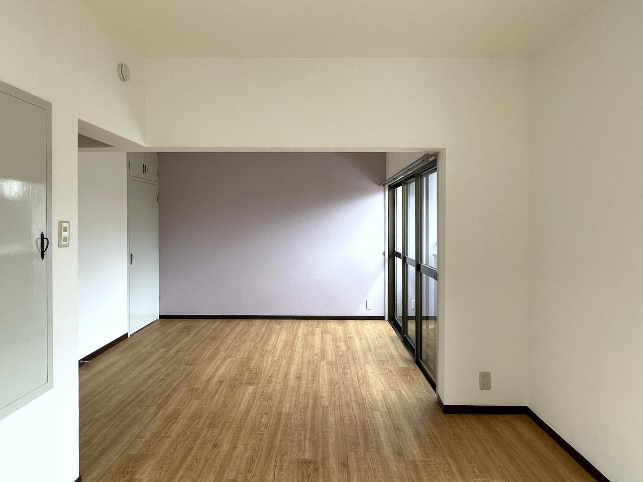 福岡市中央区谷の賃貸物件/2階洋室。ラベンダーのアクセントクロス。