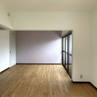 福岡市中央区谷の賃貸物件/2階洋室。ラベンダーのアクセントクロス。