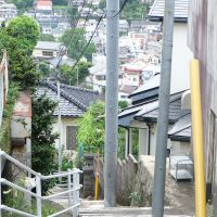 長崎県長崎市西山本町の売買物件/物件前の階段。趣深い光景です。