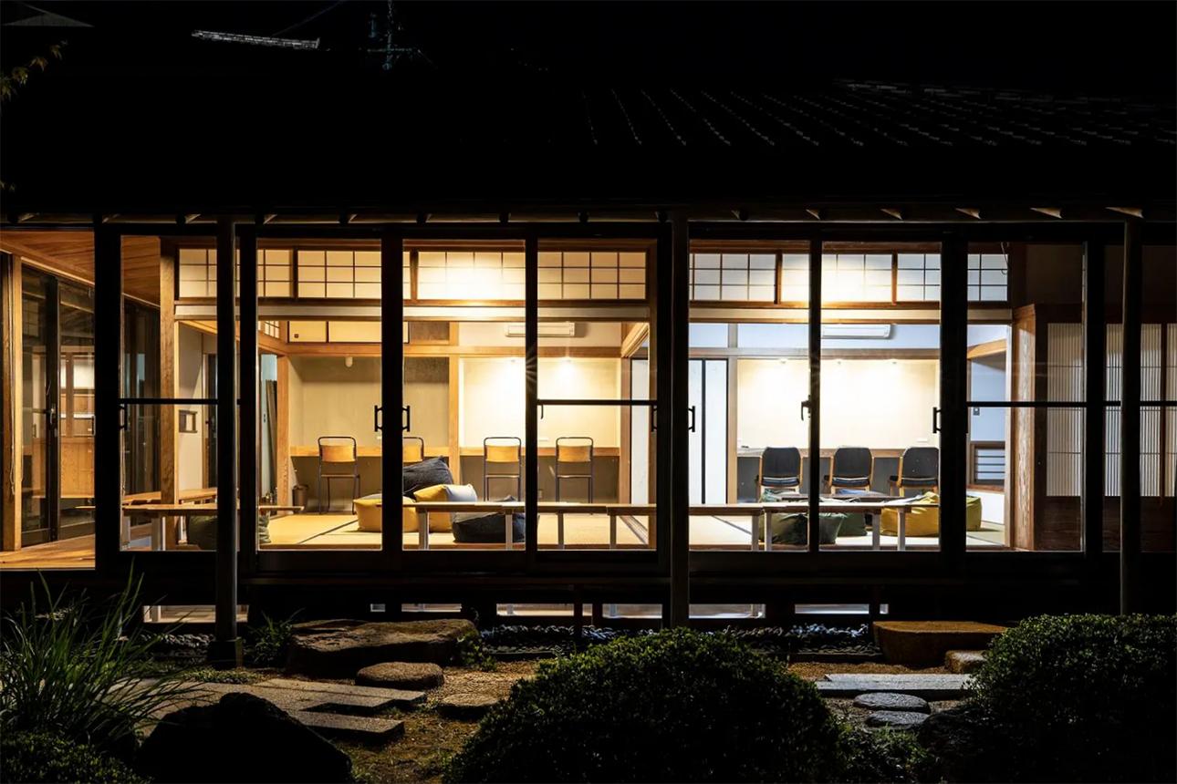 長崎県長崎市西山本町の売買物件/夜の雰囲気もまた素敵です。