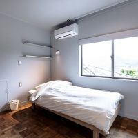 長崎県長崎市西山本町の売買物件/2階の洋室。こんな感じの個室が3つあります。
