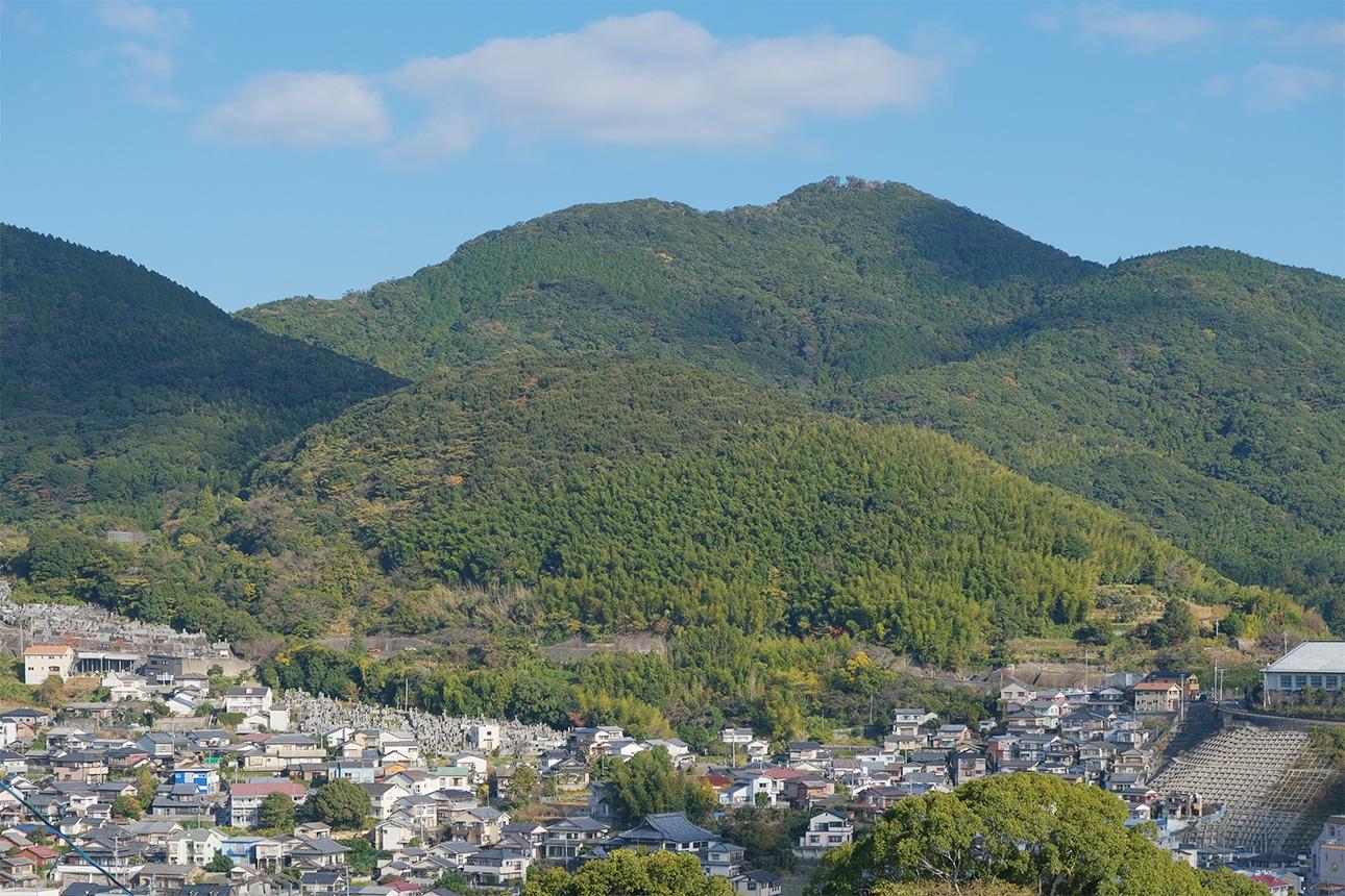 長崎県長崎市西山本町の売買物件/少し視界を振れば、山がこんもり。