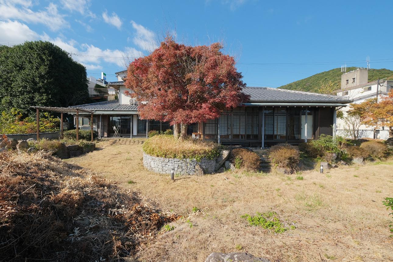 長崎県長崎市西山本町の売買物件/除草後の姿。広々とした庭にテンションがあがる。
