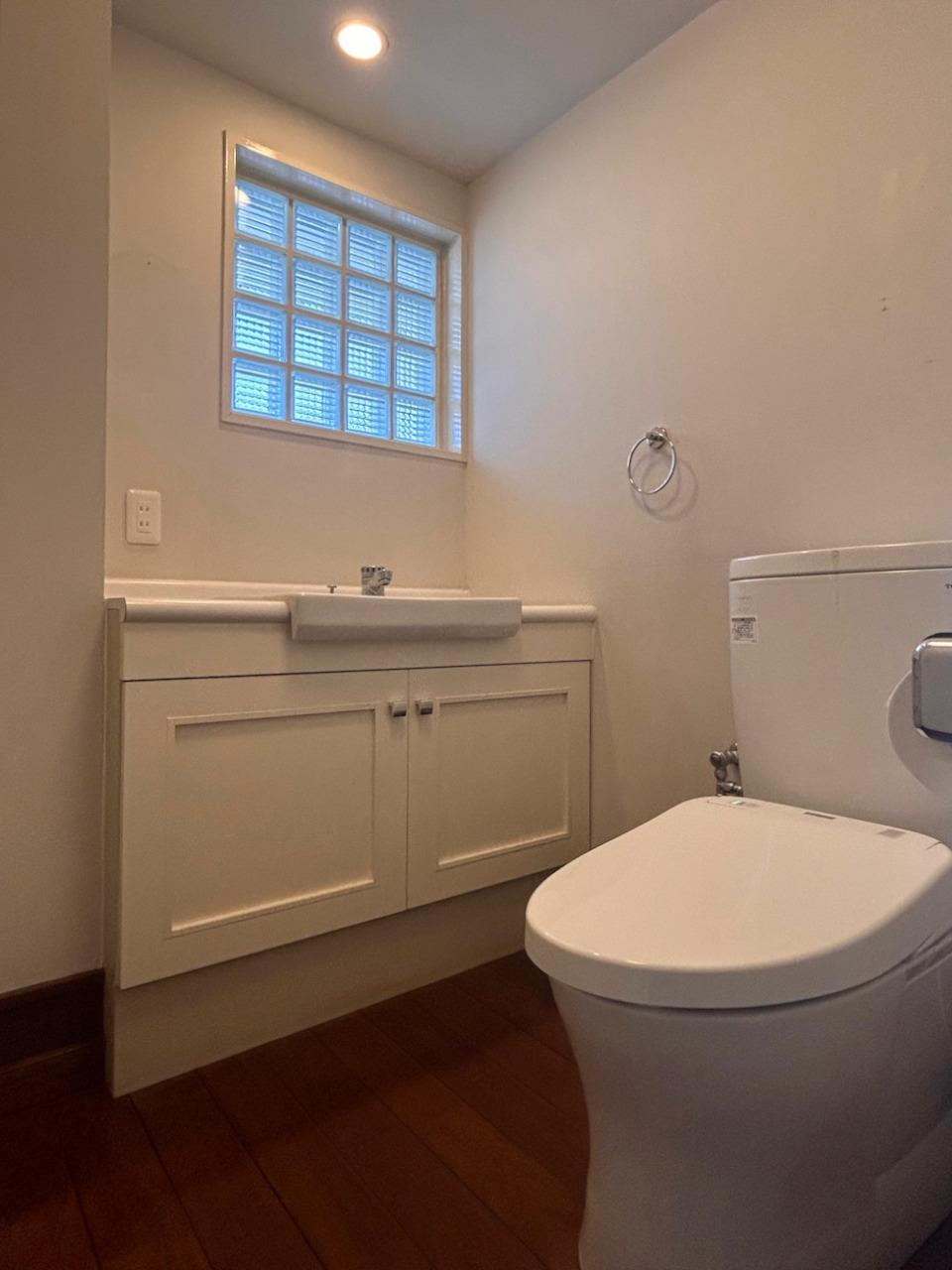 福岡市早良区百道浜の売買物件/トイレは各階にあります。