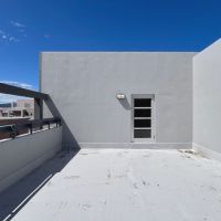 福岡市早良区百道浜の売買物件/大きなルーフバルコニー。グレーの色合いでこれもまた、かっこいい空間です。