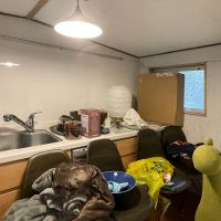 糸島市飯原の売買物件/バックヤードルーム。キッチンあります。（とりあえず物を置いてます。）