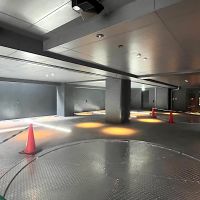 福岡市中央区薬院の賃貸物件/屋内駐車場はEVコンセント利用の場合（別途月額5,000円）。ターンテーブルも完備。
