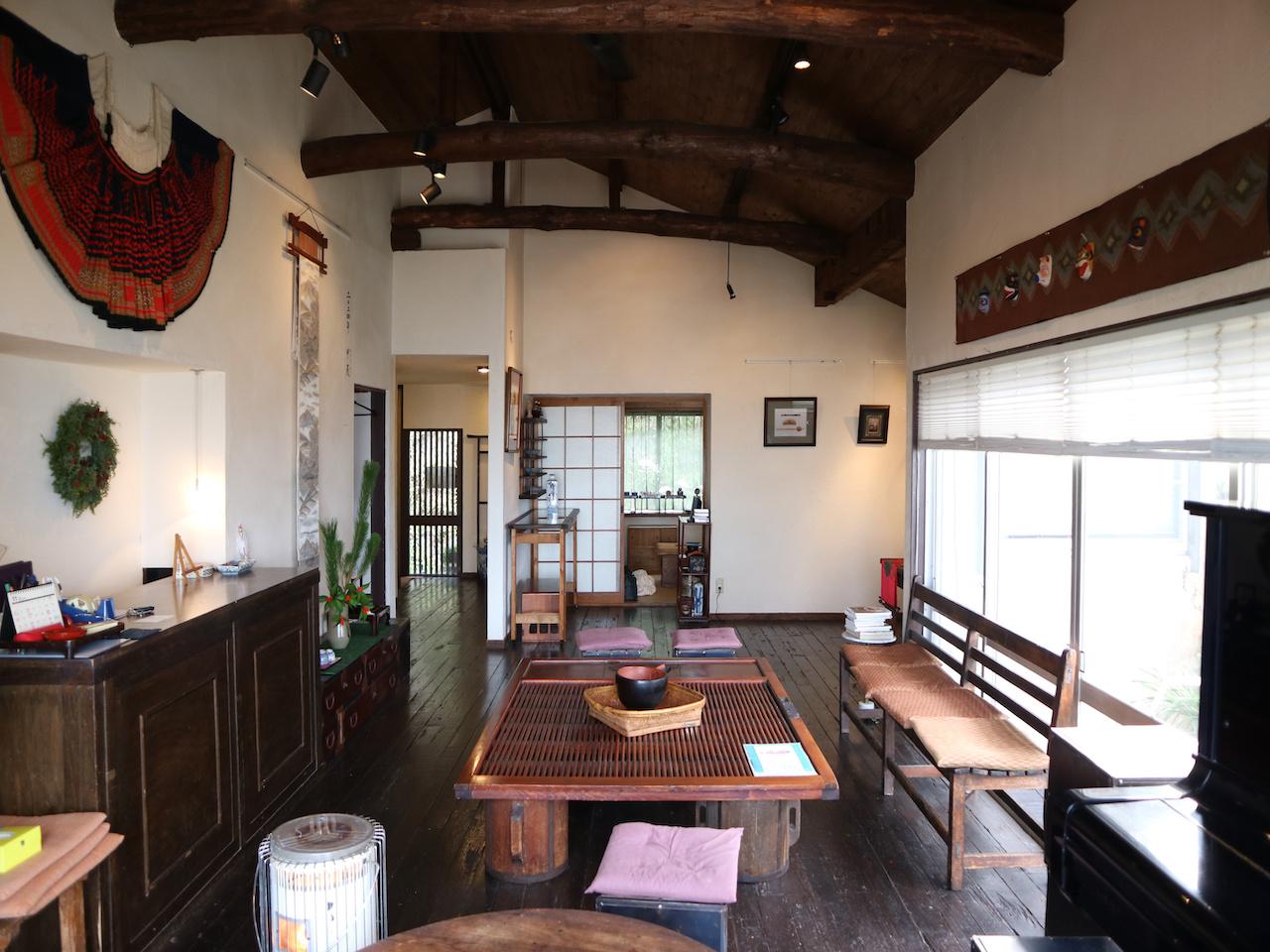 福岡県北九州市小倉北区妙見町の売買物件/梁現しの天井が開放感を演出