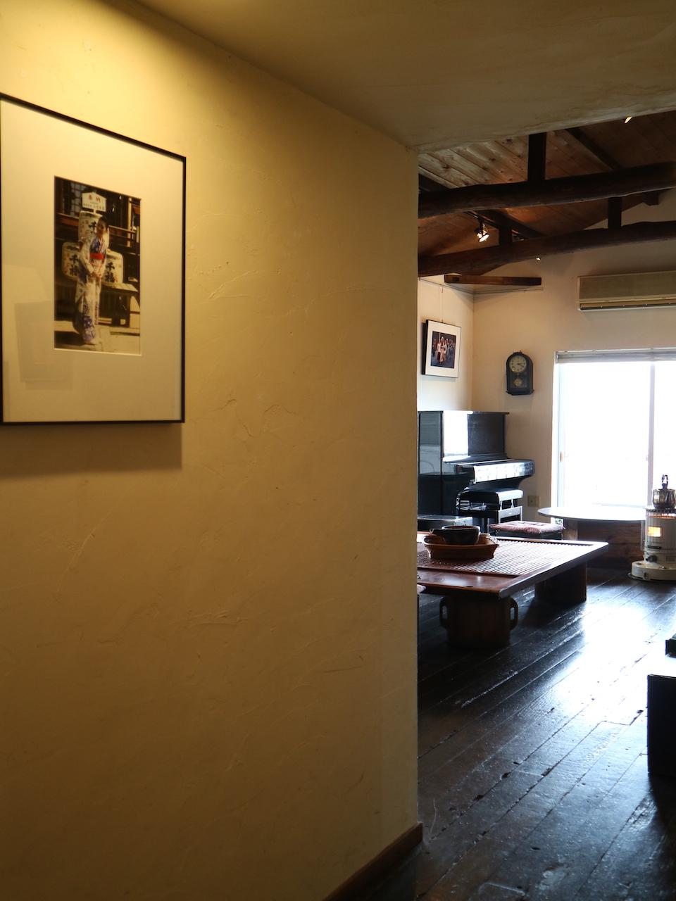 福岡県北九州市小倉北区妙見町の売買物件/玄関先には絵画を飾るのにぴったりなスポットライトも。