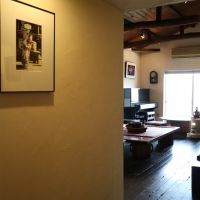 福岡県北九州市小倉北区妙見町の売買物件/玄関先には絵画を飾るのにぴったりなスポットライトも。