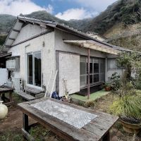 福岡県北九州市小倉北区妙見町の売買物件/庭先にはテーブルやベンチも設置されています。
