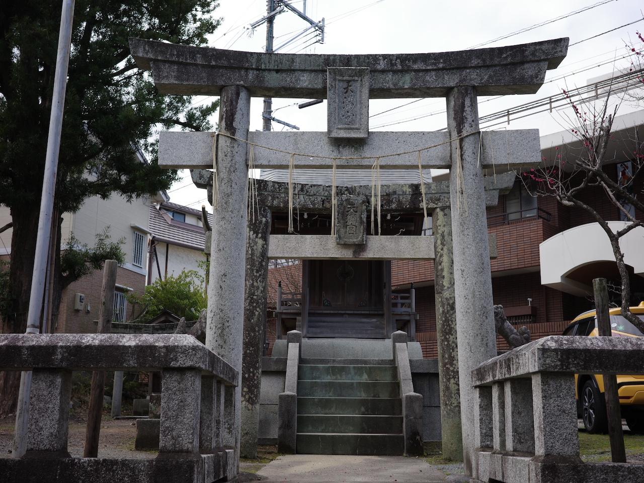 福岡市中央区桜坂の賃貸物件/すぐ近くには神社も。