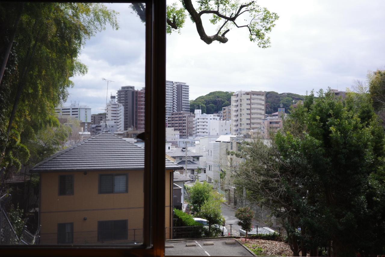 福岡市中央区桜坂の賃貸物件/洋室からの景色。緑越しに見える都心ビューもGOODです。