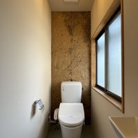 福岡市城南区神松寺の賃貸物件/土壁が印象的なお手洗い。