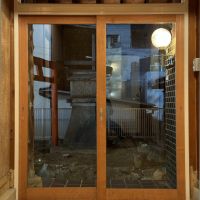 福岡市城南区神松寺の賃貸物件/ガラス張りで良い雰囲気の共有玄関。