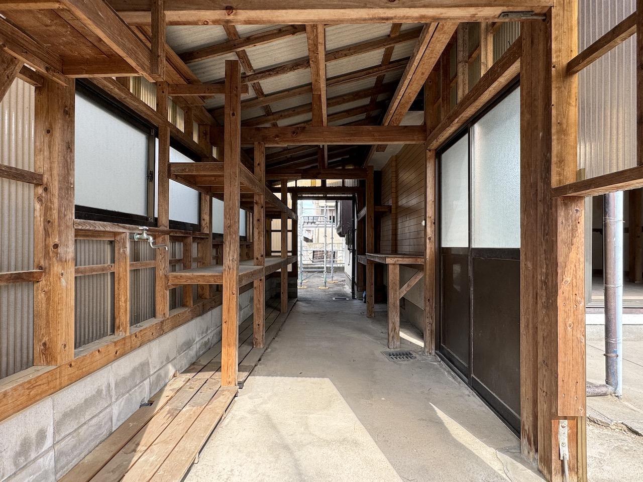 福岡市城南区神松寺の賃貸物件/広めの小屋です。中には散水栓（井戸水なので無料）もあります。