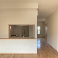 糸島市荻浦の賃貸物件/カウンターキッチンになってます。南側入り口から撮影。