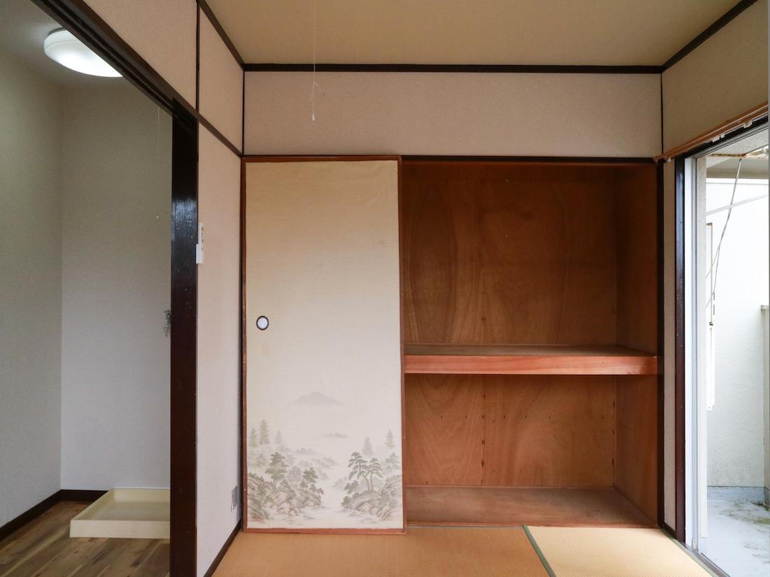 福岡市中央区六本松3丁目の賃貸物件/よくあるけれど、押入れをデスクにするのもいいかもね。