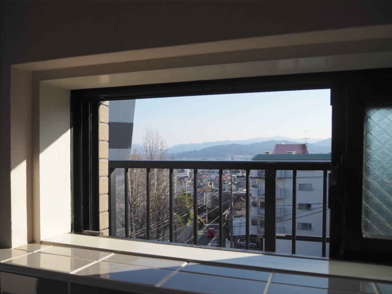福岡市南区多賀の売買物件/小窓からの景色もそえて。