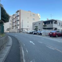 福岡市南区多賀の売買物件/高宮駅から坂を上がりてっぺんあたりにあるマンションです。入り口は3階。