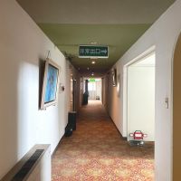 福岡県大牟田市住吉町の賃貸物件/2階廊下。ホテルならではのフロアカーペット。