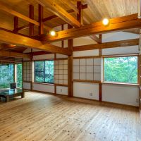 大分県別府市大字鶴見字角山の売買物件/どこにいても外が見えるようにと計算されています。