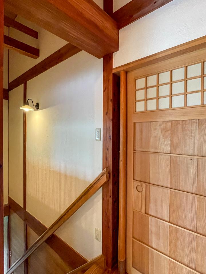 大分県別府市大字鶴見字角山の売買物件/トイレの建具もこだわって造られています。