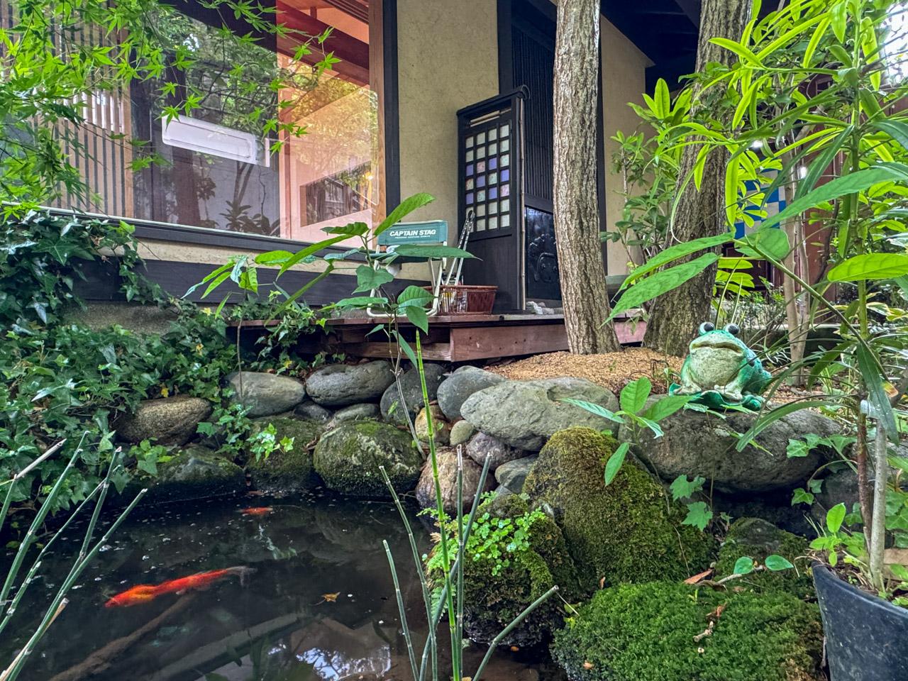 大分県別府市大字鶴見字角山の売買物件/金魚が泳いでいます。