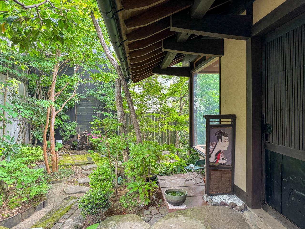 大分県別府市大字鶴見字角山の売買物件/この立派なお庭はオーナーさんがご自身で造園されたそう。
