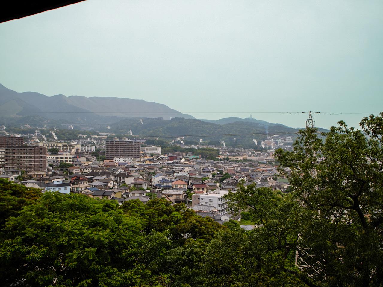 大分県別府市大字鶴見字角山の売買物件/鉄輪温泉が一望できる特等席。湯煙が上がる様子は別府ならでは。