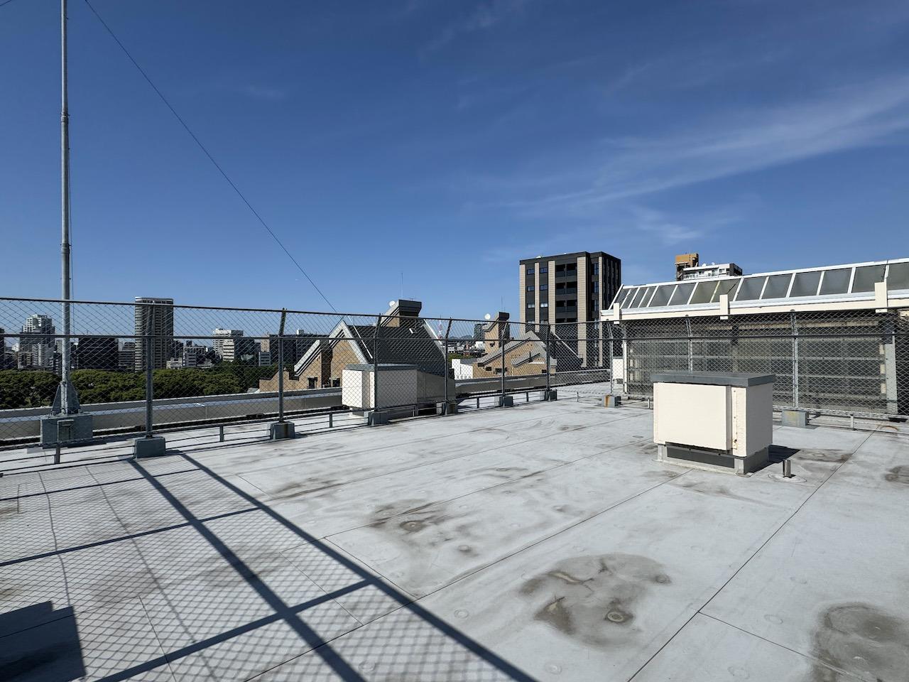 福岡市中央区赤坂の賃貸物件/入居者のみ屋上が開放されています。たまの息抜きにどうぞ。