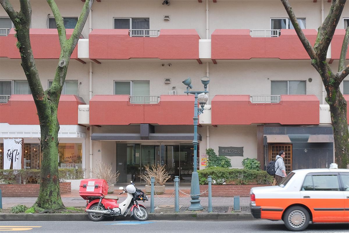 福岡市中央区赤坂の賃貸物件/建物ファサード。1階のテナント区画は雰囲気作りに一役買ってくれてます。