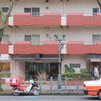 福岡市中央区赤坂の賃貸物件/建物ファサード。1階のテナント区画は雰囲気作りに一役買ってくれてます。