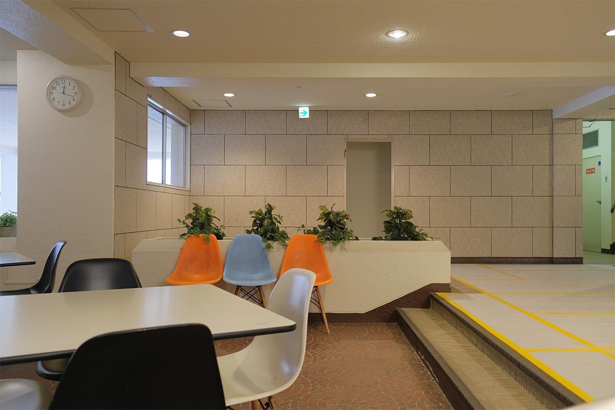 福岡市中央区赤坂の賃貸物件/エントランスの待合スペース。