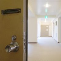 福岡市中央区赤坂の賃貸物件/時を経て、渋さが増した玄関ドア。