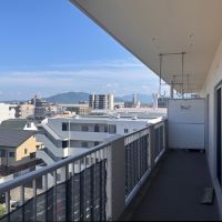 福岡市西区下山門の賃貸物件/細長いベランダもあるので、洗濯物干しはこちらを使うと良いかも。
