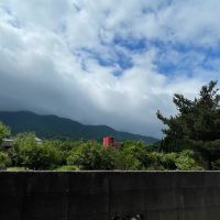久留米市草野町草野の賃貸物件/縁側がらの景色は耳納連山。