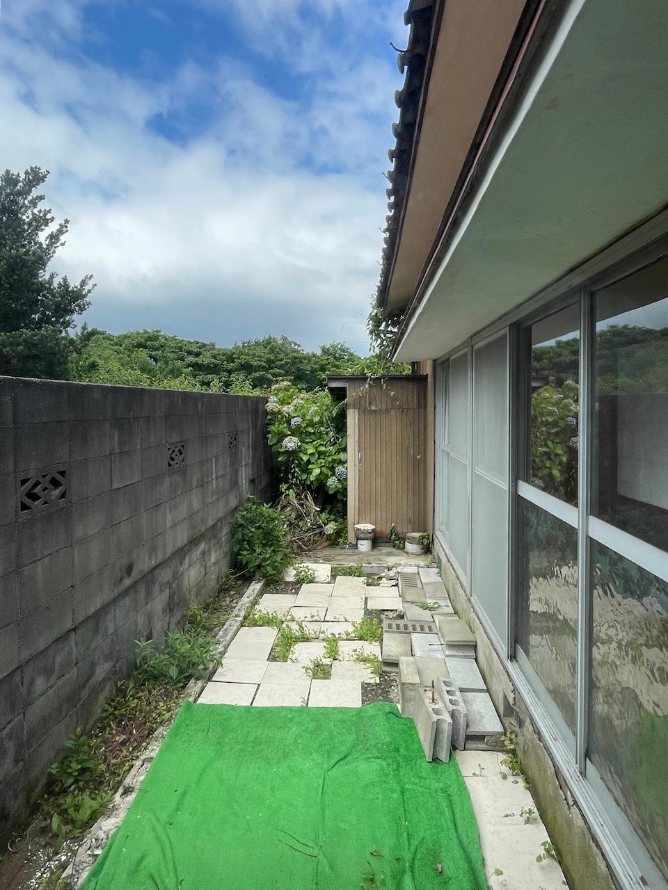 久留米市草野町草野の賃貸物件/プチお庭もあるので、植物を置いてくださいませ。