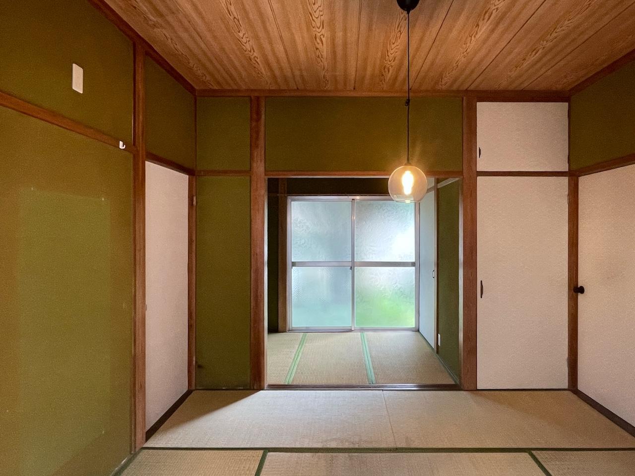 久留米市草野町草野の賃貸物件/こちらの和室はお茶色の落ち着いた雰囲気。