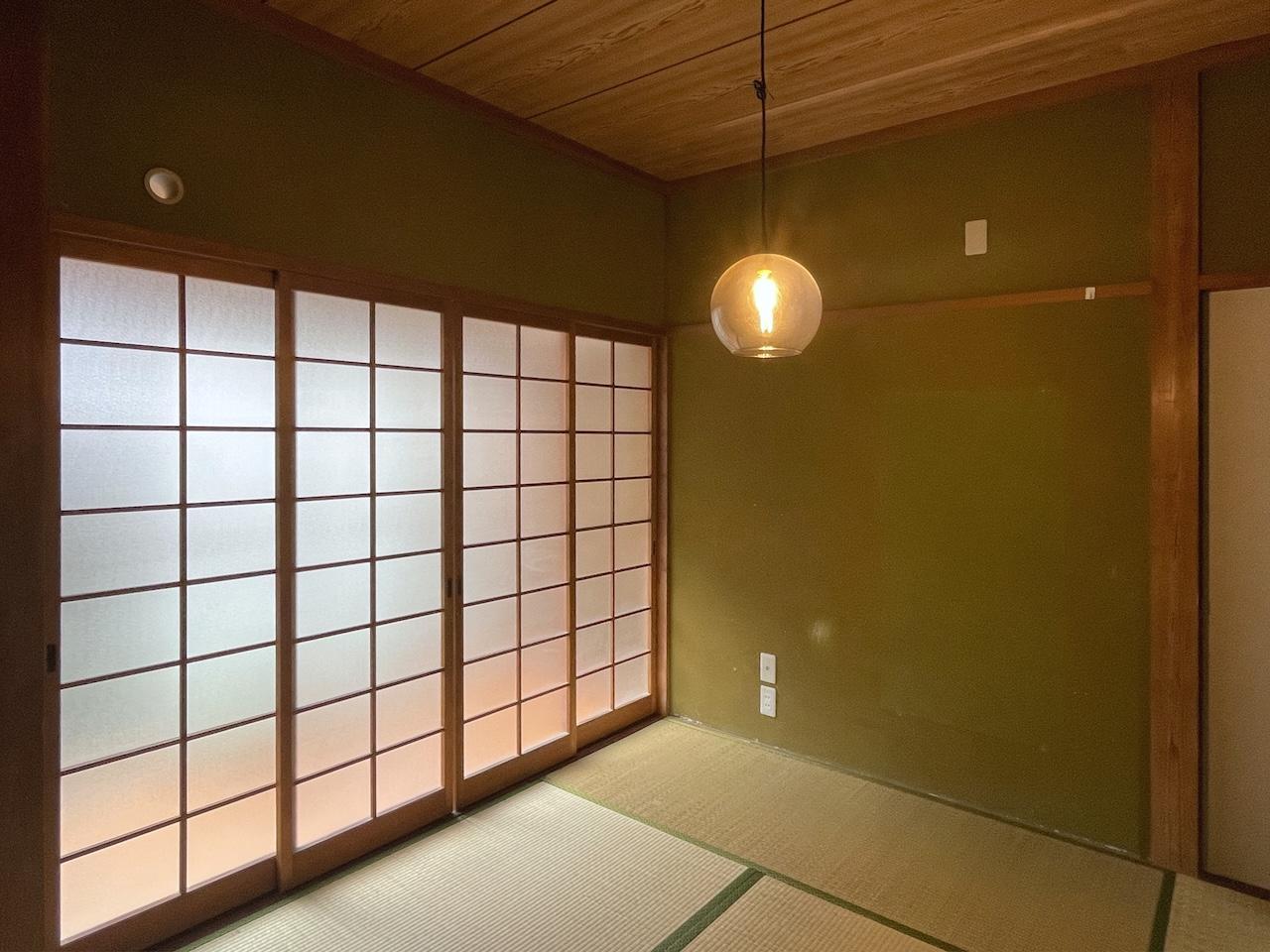 久留米市草野町草野の賃貸物件/ガラス戸が昭和感あって良いですね。